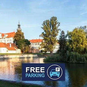 rezervați aici