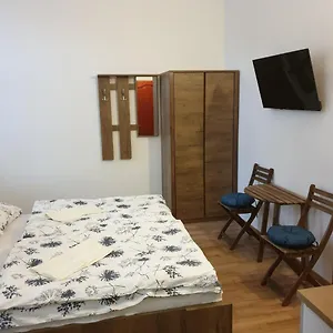 rezervați aici